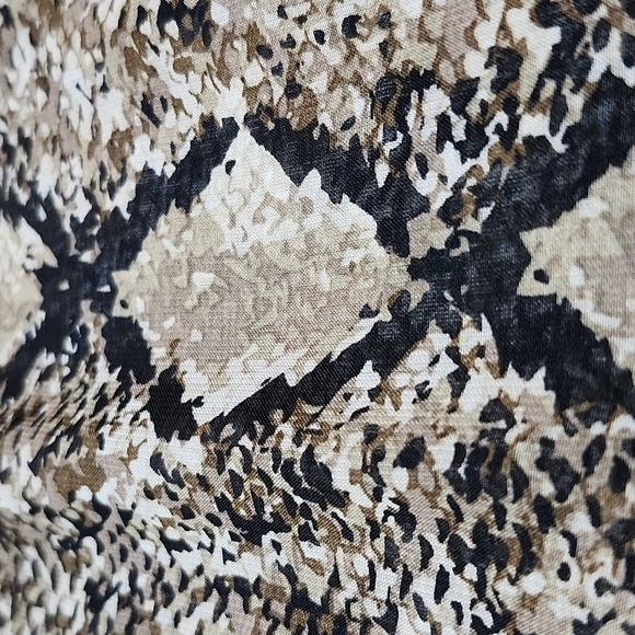 MIX & CO. HENLEY SHEER SNAKESKIN PRINT BRACELET SLEEVES DROPTAIL BLOUSE TOP - Picture 13 of 15